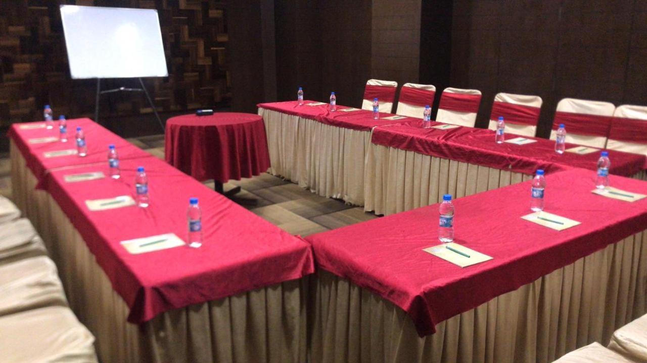 The Cent Hotel Hyderabad Ngoại thất bức ảnh